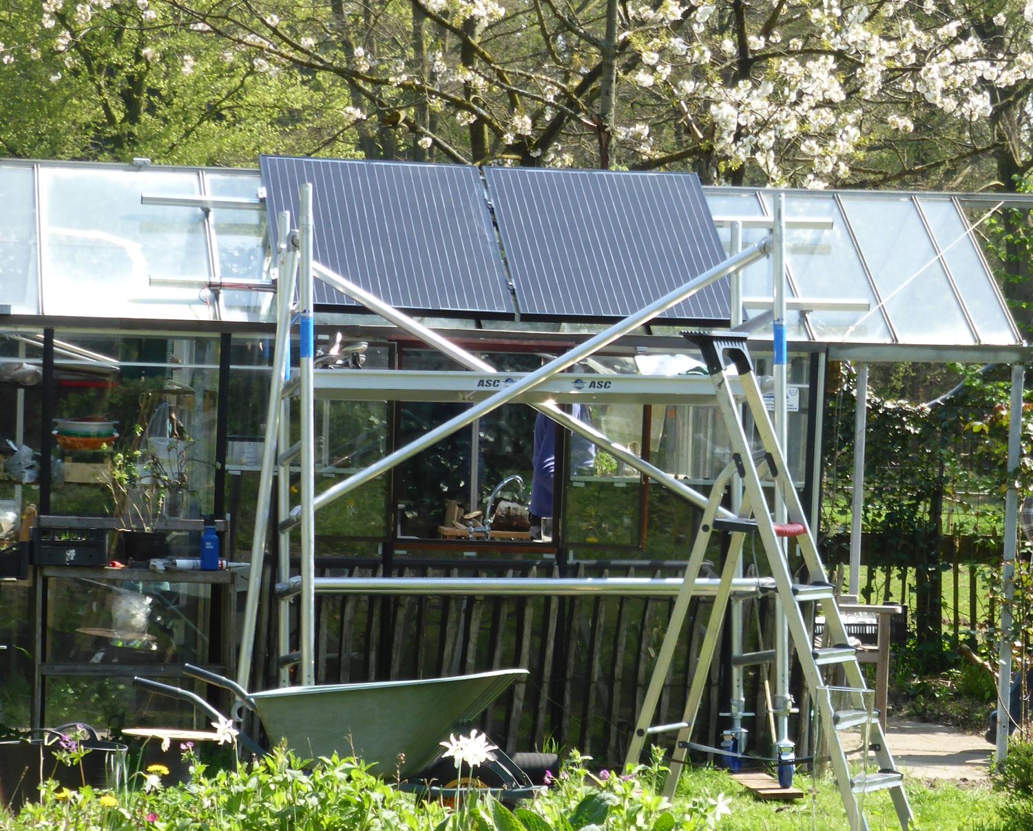 Lekker ... die zon op onze nieuwe zonnepanelen!